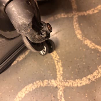 Nach Flugausfall in Ercan Chaos, Gewalt & kaputtes Gepäck, keine Hilfe!