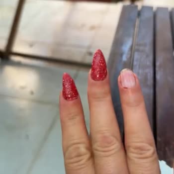 By Meltem Podyum Tırnak, Takılan Tırnak 1 Hafta Sonra Düştü!