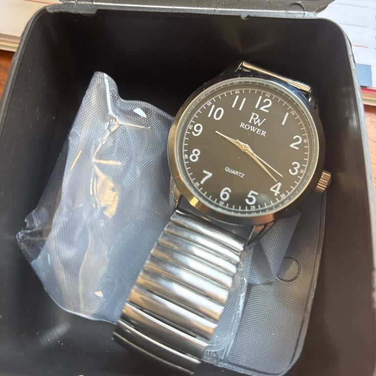 Bombsaat Fotoğrafta Gösterilen İle Gelen Saat Arasında Fark Var