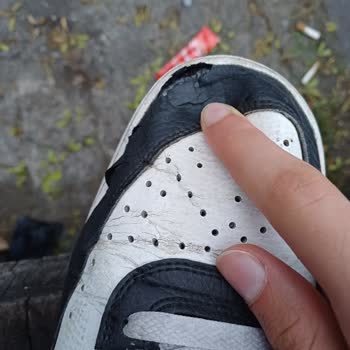 7 Ayda Deforme Olan Nike Ayakkabıda Garanti Reddi Mağduriyeti