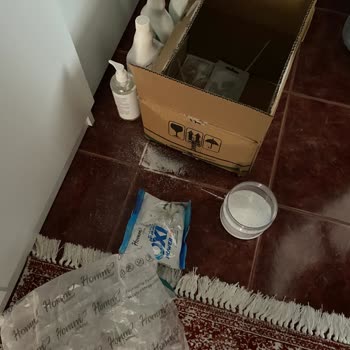Açılmış Ve Dökülmüş Kargo Paketiyle Karşılaştım!