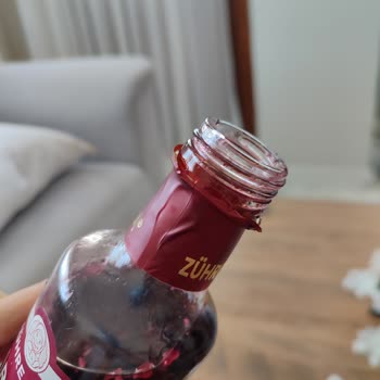 Küflü Karadut Özü Satışı Ve İlgisiz Mağaza Deneyimi