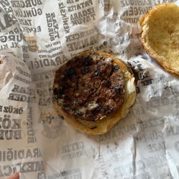 Yanmış Burger Ve Olumsuz Müşteri Hizmeti Deneyimi
