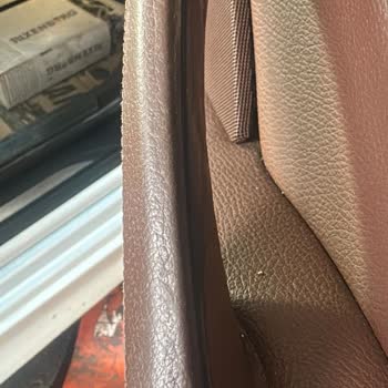 BMW 520i Kapı Kolu Tutamaçlarında Kronik Yıpranma Ve Yapışkanlık Sorunu