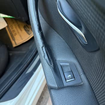 BMW 520i Kapı Kolu Tutamaçlarında Kronik Yıpranma Ve Yapışkanlık Sorunu