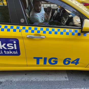 Taksicilerin Yerli Yolcuya Hizmet Vermemesi Ve Yabancı Müşterileri Tercih Etmesi