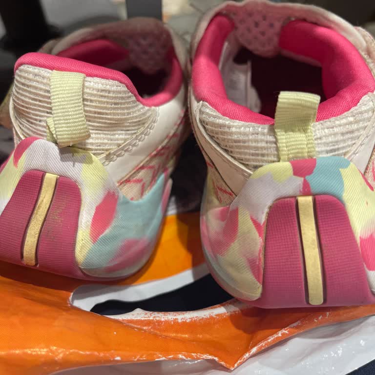 Mağaza Danışmanının Tavrı Ve Ayakkabıdaki Sorun Şaşırttı