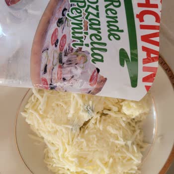 Son Kullanma Tarihi Geçmemiş Mozzarella Peynirde Küf Sorunu