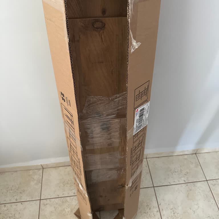 Aldığım Sandalyeler Yerine Raf Gönderildi, Muhatap Yok!