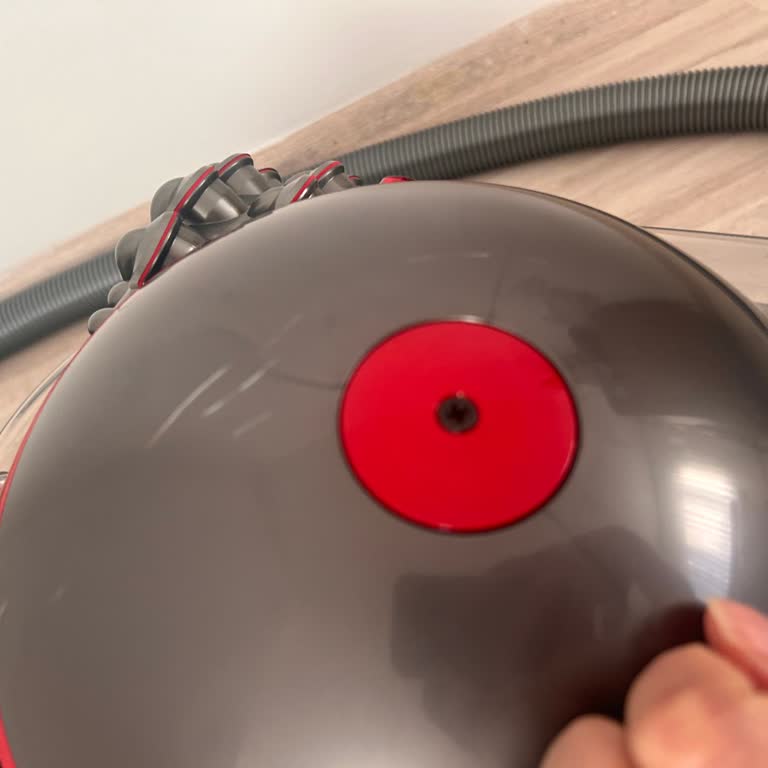 Pahalı Dyson Süpürgede Kozmetik Sorun Hayal Kırıklığı Yarattı