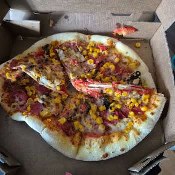 Soğuk Ve Şekli Bozulmuş Pizza Teslimatı Hayal Kırıklığı Yarattı