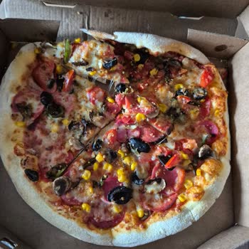 Soğuk Ve Şekli Bozulmuş Pizza Teslimatı Hayal Kırıklığı Yarattı