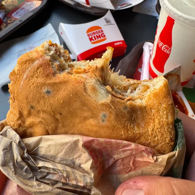 Burger King Tunceli Şubesinde Küflü Ekmek Mağduriyeti