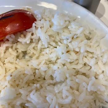 Uzun Bekleme Sonrası Gelen Kalitesiz Yemek Ve İlgisiz Hizmet