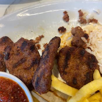 Uzun Bekleme Sonrası Gelen Kalitesiz Yemek Ve İlgisiz Hizmet