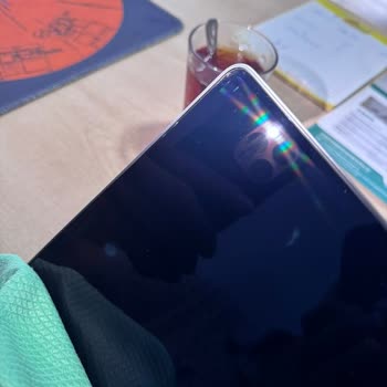 Ekran Koruyucu Macbook Pro'mun Ekranını Çatlattı, Amazon Destek Olmadı