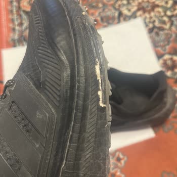 Az Kullanılan Ayakkabının Köpükleri Kısa Sürede Açıldı Ve Patladı