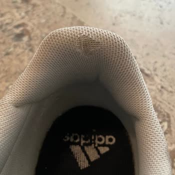 Aynı Gün Alınan İki Adidas Ayakkabıda Da İç Kısımda Açılma Sorunu Yaşadım