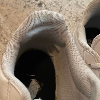 Aynı Gün Alınan İki Adidas Ayakkabıda Da İç Kısımda Açılma Sorunu Yaşadım