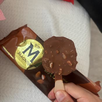 Açılmış Ve Yarım Magnum Mini Dondurma Şoku