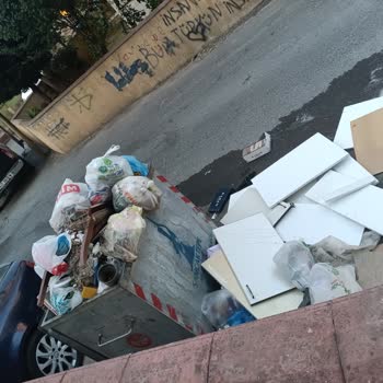 Konteynerin Yakınlığı Nedeniyle Balkonda Oturulamıyor