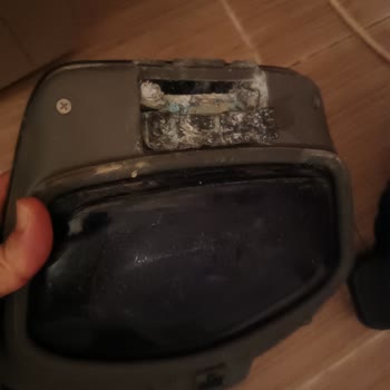 Çamaşır Makinesi Kapağı Kırıldı Ve Kullanılamaz Durumda