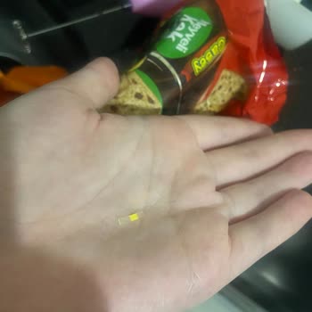 Meyveli Kekin İçinden Plastik Parça Çıktı, İnsan Sağlığı Tehlikede