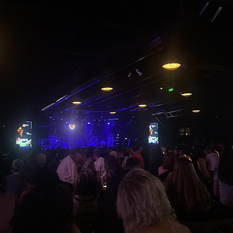 Yetersiz Havalandırma Nedeniyle Konser Keyfi Azaldı