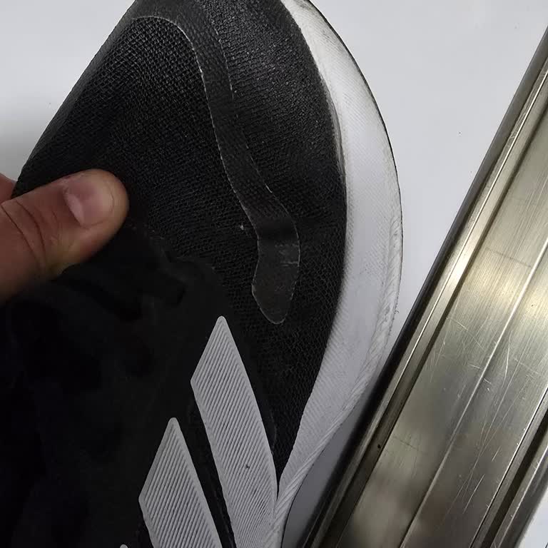 FLO Ayakkabı 3 Ayda Açılan Ayakkabıya Garanti Reddi