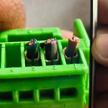 Köysüren Oto Cam Yanlış Cam Takıldı, Aracım Zarar Gördü, İlgisiz Ve Kötü İşçilikle Karşılaştım