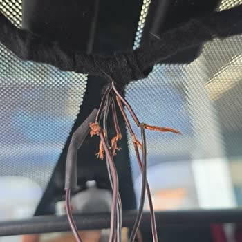 Köysüren Oto Cam Yanlış Cam Takıldı, Aracım Zarar Gördü, İlgisiz Ve Kötü İşçilikle Karşılaştım