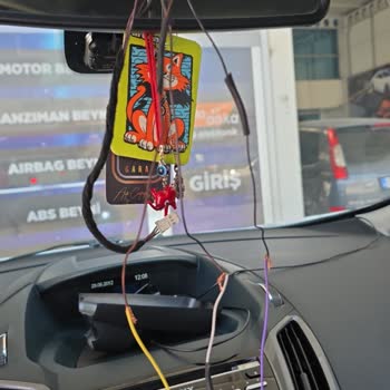 Köysüren Oto Cam Yanlış Cam Takıldı, Aracım Zarar Gördü, İlgisiz Ve Kötü İşçilikle Karşılaştım