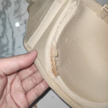 Penti Sütyen Ten Rengi Kumaşta Sararma Ve Pas Lekesi Sorunu