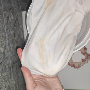 Penti Sütyen Ten Rengi Kumaşta Sararma Ve Pas Lekesi Sorunu