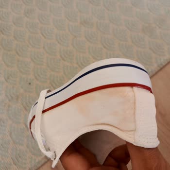 Kinetik Marka Ayakkabıda Renk Atması Ve FLO'nun Olumsuz Müşteri Desteği