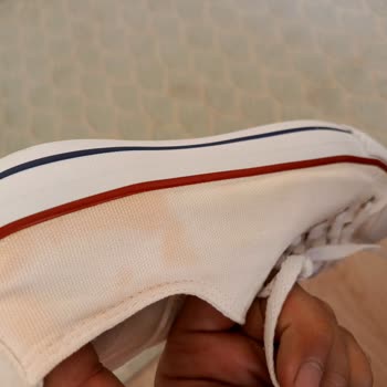 Kinetik Marka Ayakkabıda Renk Atması Ve FLO'nun Olumsuz Müşteri Desteği