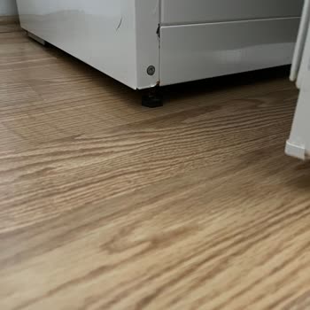 B**** Derin Dondurucuda Paslanma Ve Çürüme, Servis Çözüm Sunmadı