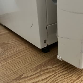 B**** Derin Dondurucuda Paslanma Ve Çürüme, Servis Çözüm Sunmadı