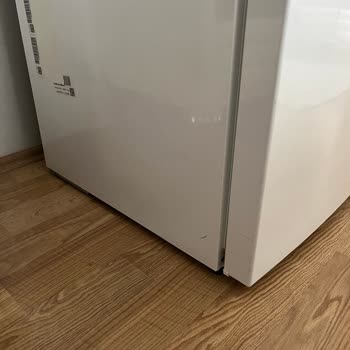 B**** Derin Dondurucuda Paslanma Ve Çürüme, Servis Çözüm Sunmadı