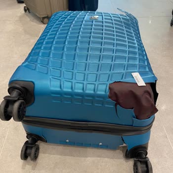 Ajet Uçuşunda Valizlerimiz Kırıldı, Çözüm Sunulmadı