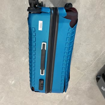 Ajet Uçuşunda Valizlerimiz Kırıldı, Çözüm Sunulmadı