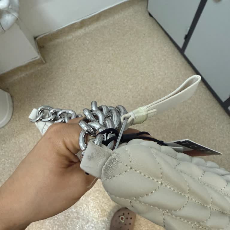 Kirli Ve Özensiz Paketlenen Çanta Teslimatı Hayal Kırıklığı Yarattı