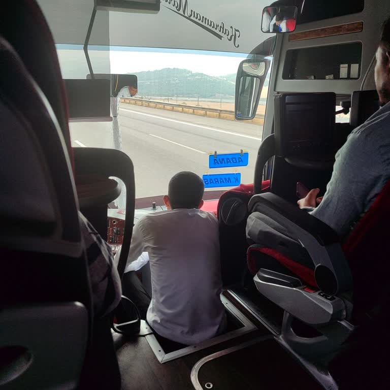 Otobüs Yolculuğunda Çocuklara Ve Ailelere Uygun Olmayan Ortam