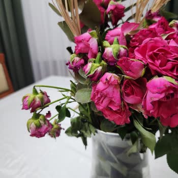 Sürpriz Bozulan Ve Ezik Çiçeklerle Hayal Kırıklığı