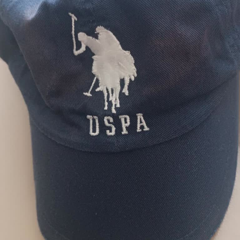U S Polo Şapkamda Kolonyalı Mendille Silince Renk Attı