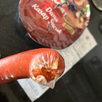 Aldığım Namet Sucuk Son Kullanma Tarihi Geçmediği Halde Küflü Çıktı