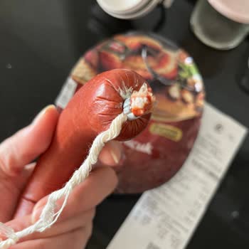 Aldığım Namet Sucuk Son Kullanma Tarihi Geçmediği Halde Küflü Çıktı