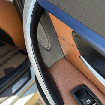 BMW 320i İç Kapı Kolları Ve Ön Cam Plastiğinde Kalite Sorunu