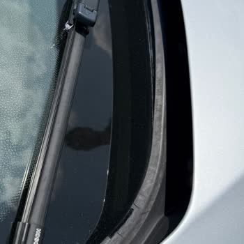 BMW 320i İç Kapı Kolları Ve Ön Cam Plastiğinde Kalite Sorunu