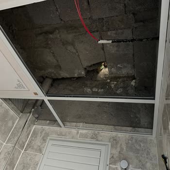 Ebeveyn Banyosunda Açılan Delik Ve Kötü Koku Sorunu Çözülmüyor